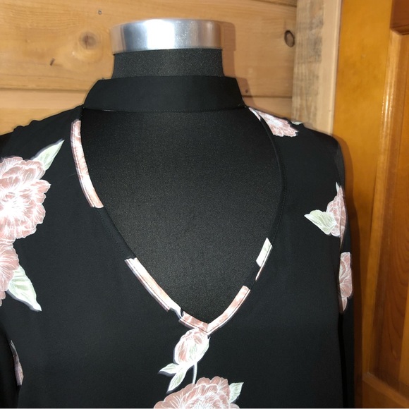 Cupcakes & Cashmere Blouse Black Floral choker collar / cold shoulder size M - Picture 4 of 14